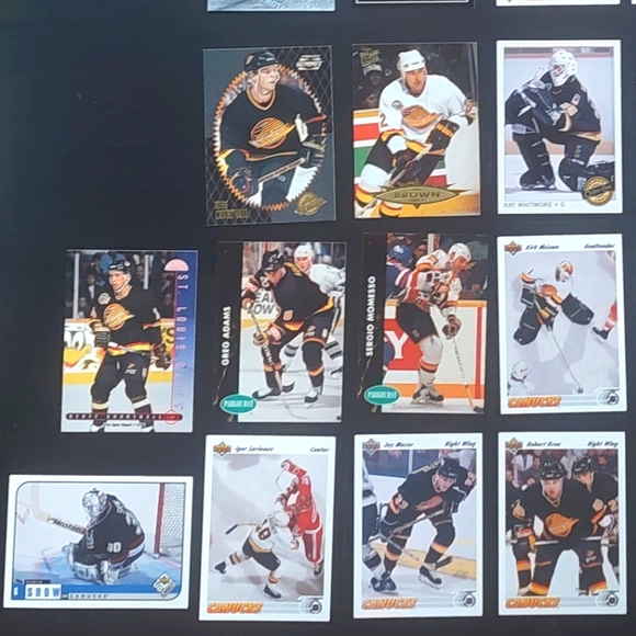 30+ Vancouver Canucks Hockey Cards from the 90's From Various Sets! - Picture 2 of 2